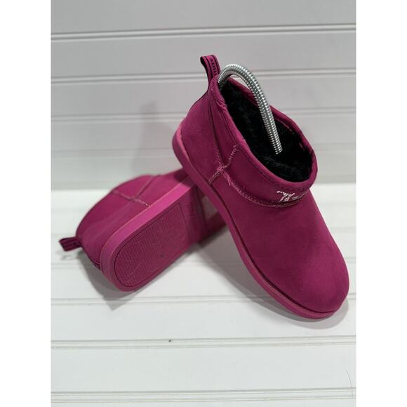Juicy Couture Shoes - Juicy Couture Women's Size 7 Hot Pink Faux Fur Lined Winter Pull On Boots